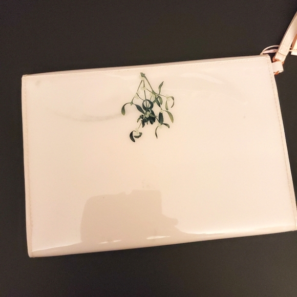 Ted Baker - Kissing Pugs vinyl clutch NWT - Picture 5 of 11